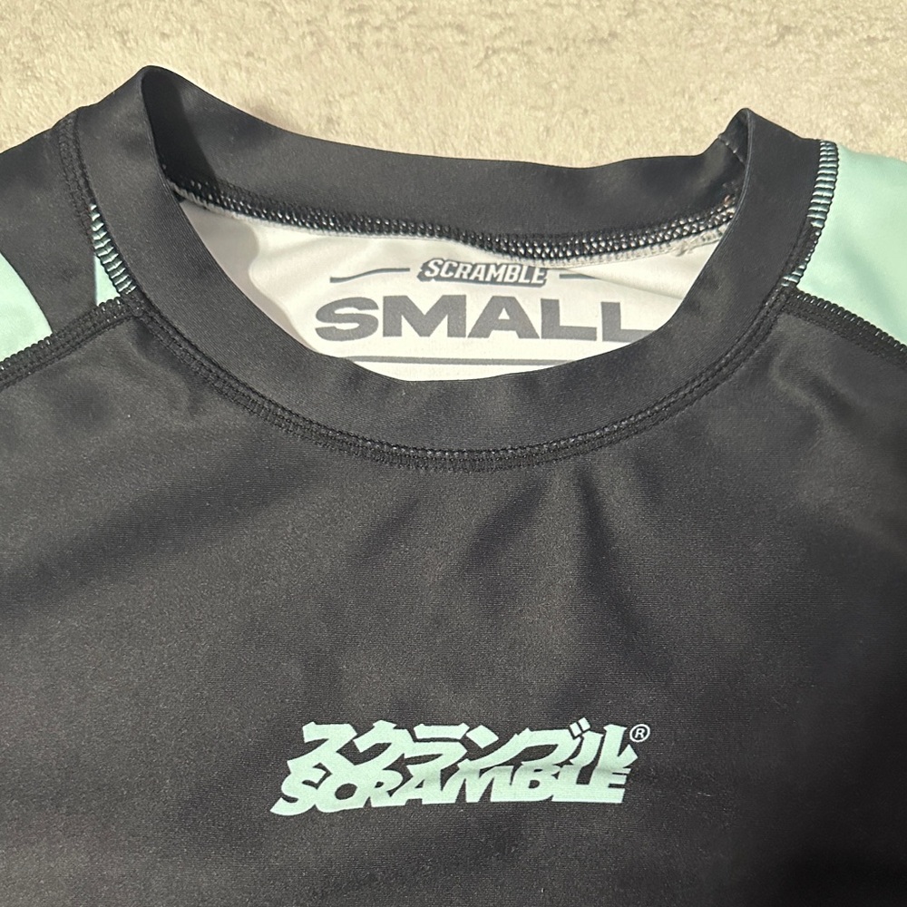 Scramble brand teal and black rash guard - Picture 2 of 3